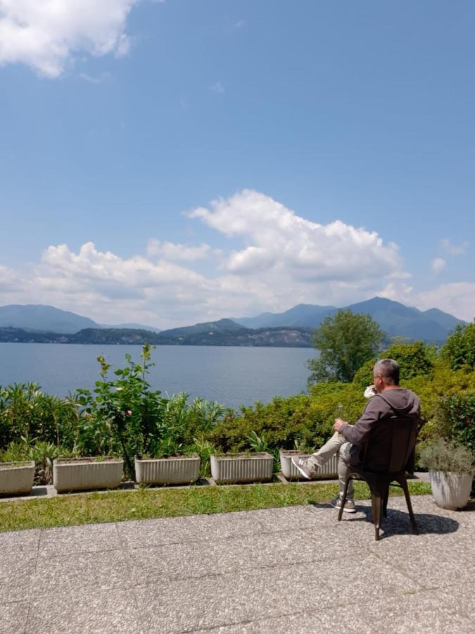Appartamento GIOIOSA 2 con giardino e vista Lago Maggiore Belgirate Esterno foto